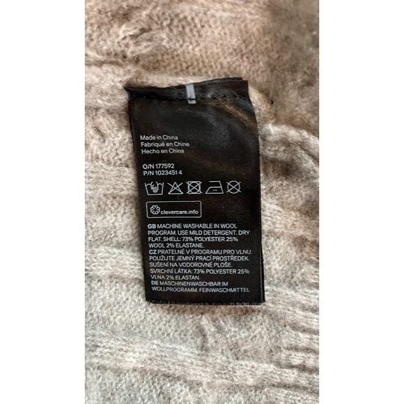 H&M Oversized Cable Knit Button Front Cardigan Women’s Size XL - Picture 5 of 6